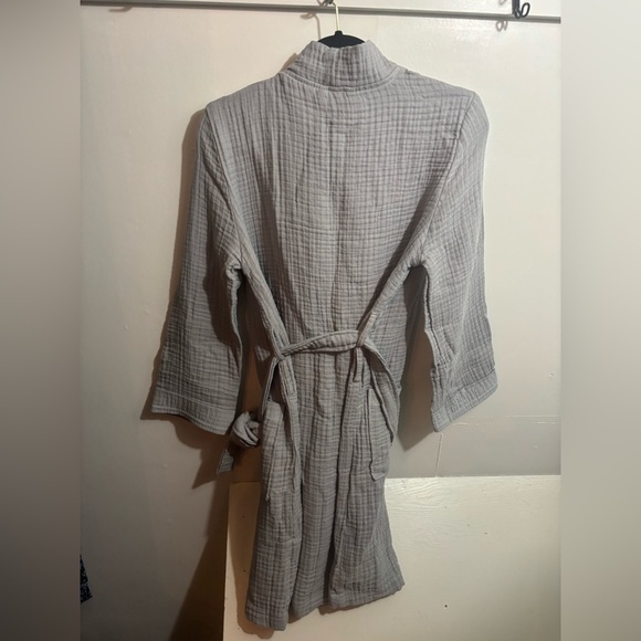 Pottery Barn Unisex Waffle Weave Resort Robe in light gray (Size petite small) - Picture 4 of 4